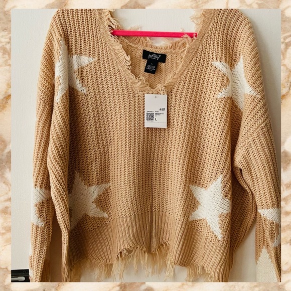 Forever 21 Sweaters - Forever 21 Beige Knit Pullover Star print sweater